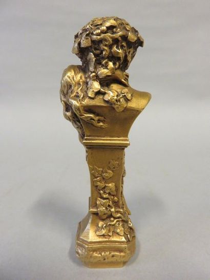 CLODION Gilt bronze stamp, after Clodion, with nymph and faun bust motif. 9,8 cm