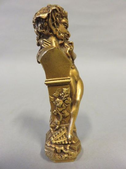 CLODION Gilt bronze stamp, after Clodion, with nymph and faun bust motif. 9,8 cm