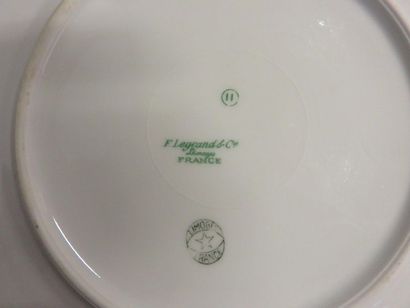 LIMOGES Service en porcelaine de Legrand à Limoges. 49 pièces.