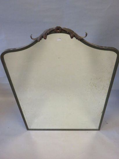 MIROIR Miroir à cadre en métal vert et doré. 107x70 cm