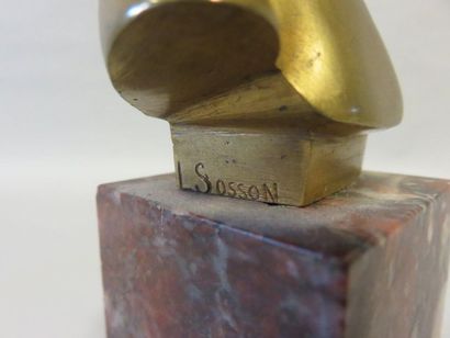L. SOSSON Buste d'enfant en bronze sur socle en marbre. 21 cm