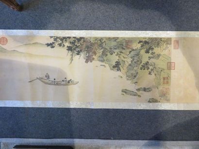 null Rouleau asiatique à décor de calligraphie et de barque. 280 cm
