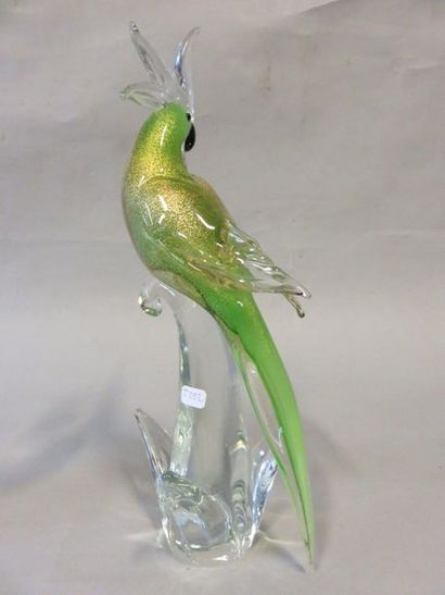* Pied de lampe en cristal de Daum (29 cm) et perroquet perché en verre de Venise...