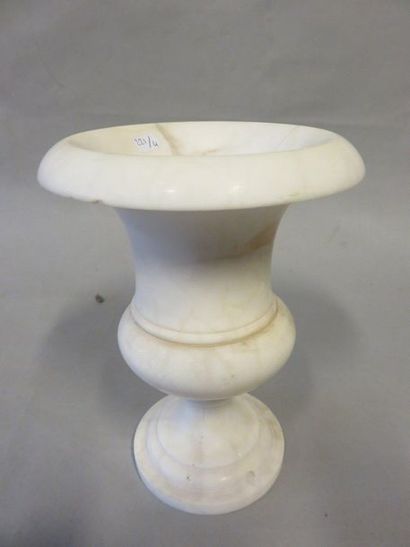 null Medici stone vase (restored). 25x18 cm