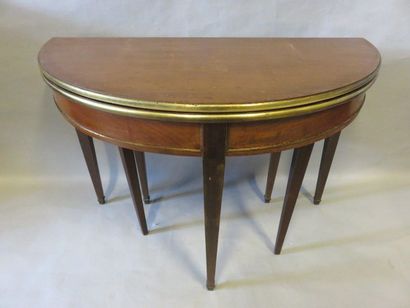 Table Mahogany Directoire style half-moon table with flap. 74x111 cm
