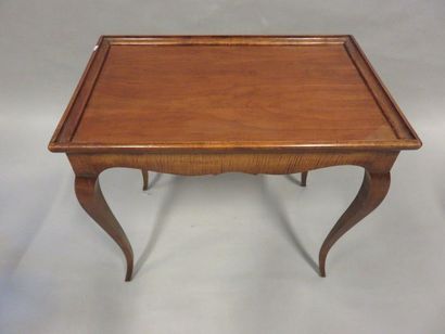 * Table basse Walnut coffee table with curved legs (50x55x36 cm), swing and tripod...