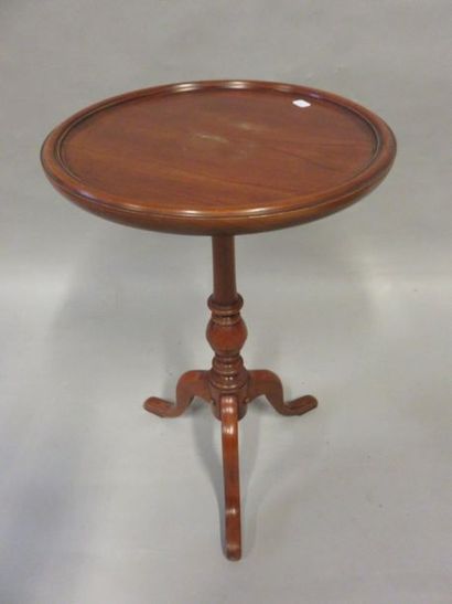 * Small tripod pedestal table, a magazine stand (59x34x48 cm) and stool with mec...