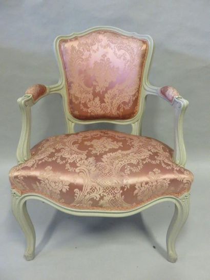 * Fauteuil Convertible armchair in grey lacquered wood upholstered with pink silk...