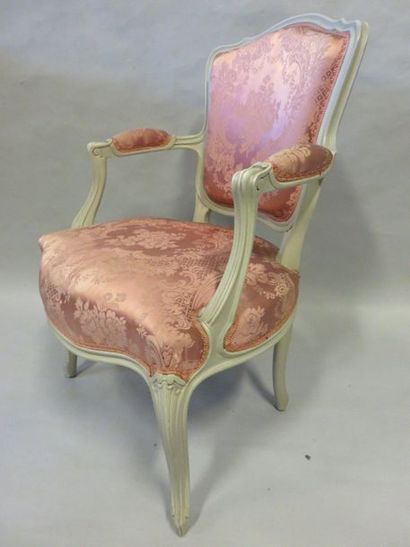 * Fauteuil Convertible armchair in grey lacquered wood upholstered with pink silk...