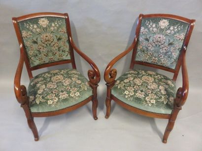 * Fauteuils Pair of cherry wood armchairs with sticks armrests, upholstered in green...