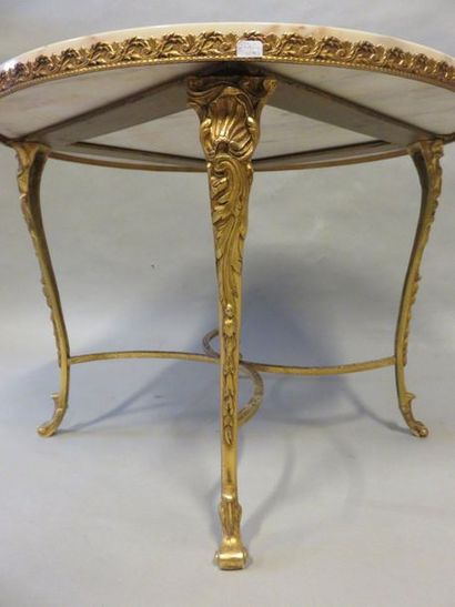 * Table basse Petite table basse ronde en bronze à plateau en onyx. 45x61 cm