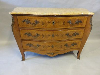 * Commode Chest of drawers in veneer wood and flower marquetry, opening with three...