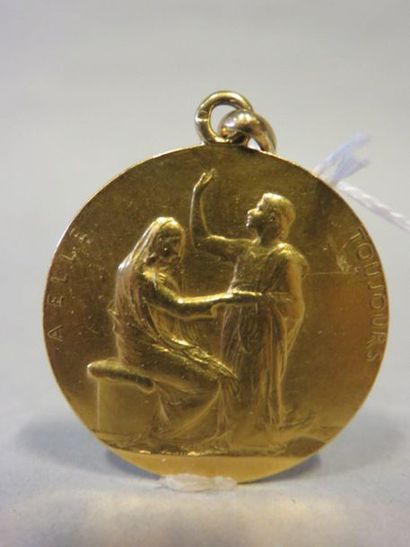 MÉDAILLE Gold medal engraved 1859-7 March-1909. 13 grs.