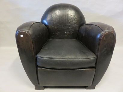 FAUTEUIL Black patinated club armchair. 82x98x90 cm (bad condition)