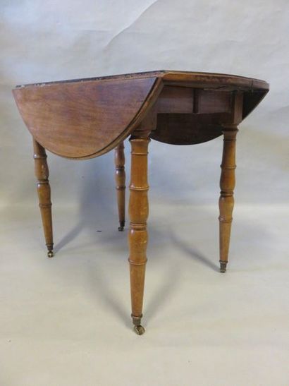 Table Table de salle à manger en bois naturel à deux abattants. 73x96x51 cm (ouverte...