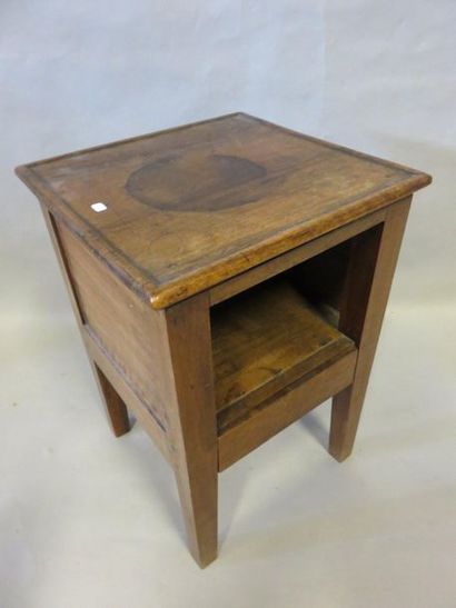 CHEVET Table de chevet à un tiroir. 55x37x36 cm