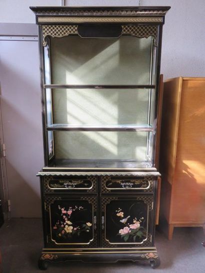 null Black lacquered display cabinet in the taste of China. 212x106x34 cm