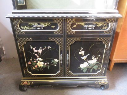 null Black lacquered display cabinet in the taste of China. 212x106x34 cm