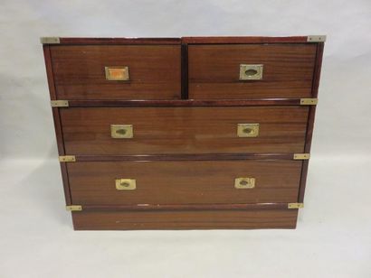 COMMODE English mahogany chest of drawers in XIX° style (missing and accidents)....