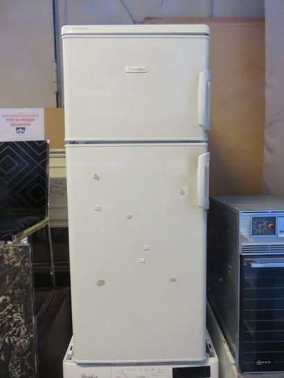 * Réfrigérateur ELECTROLUX. 120x50x60 cm