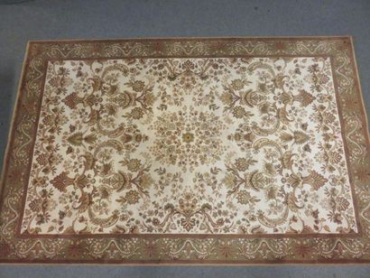 * Tapis Tapis mécanique beige en laine. 197x307 cm