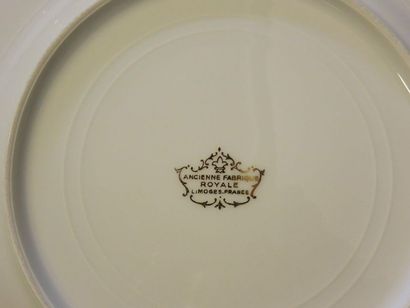 * Service White Limoges porcelain dinner service with gold edging. 51 pieces