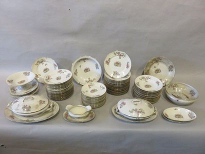 SERVICE White porcelain dinner service decorated with baskets and flower seeds (fèles)....