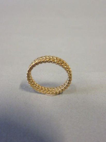 Bague-alliance Gold wedding ring with chain motif. 3,4 grs.