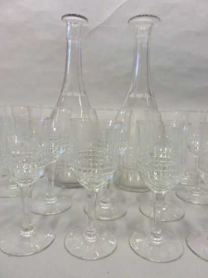 null Glasses serving handle, two carafes, twelve large glasses, nine small glasses...