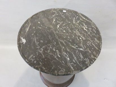 Somno Somno en placage d'acajou et marbre gris (manques au placage). 71x41,5 cm