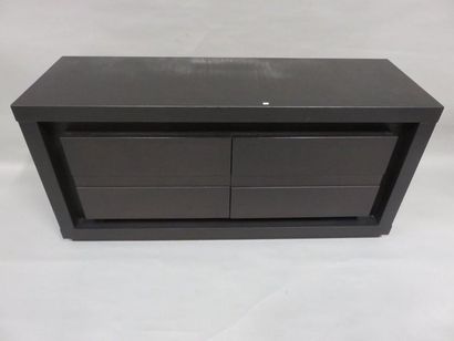 BUFFET Buffet bas moderne en bois laqué noir. 64,5x137x45 cm