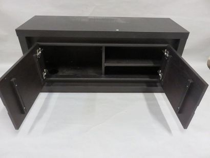 BUFFET Buffet bas moderne en bois laqué noir. 64,5x137x45 cm