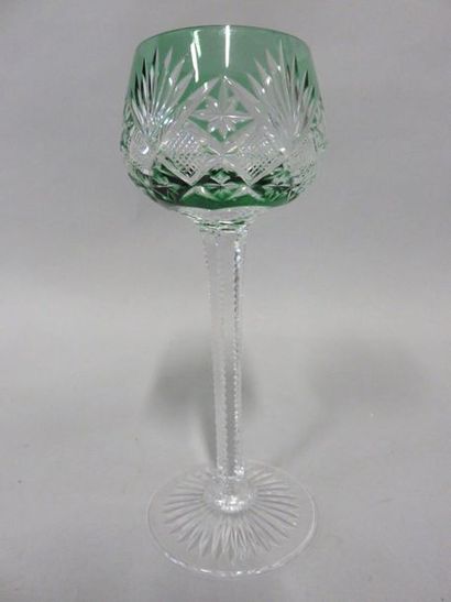 null Six verres à pied en cristal de couleur Saint Louis. 18,5 cm