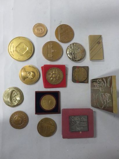 null Quinze plaques et médailles commémoratives en bronze.