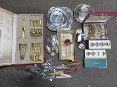 null Silver plated metal handle, cutlery, Cardeilhac salt shakers, saucers, box,...