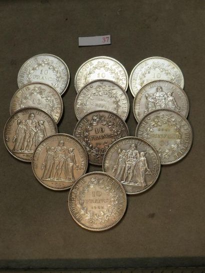 null Douze pièces de dix francs français en argent de 1965 à 1968 (Poids Total: ...