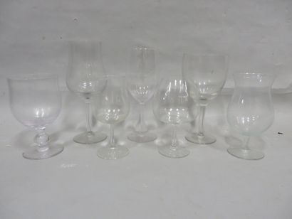 VERRERIE Three handles for large crystal tasting glasses.