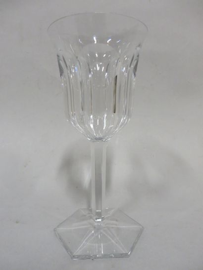 null Six verres en cristal de Baccarat. 17,5 cm (4) et 15,5 cm (2)