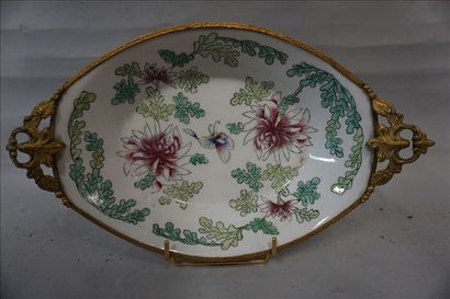 null Manette de soupière en faïence de Gien, corbeille en porcelaine de la Compagnie...