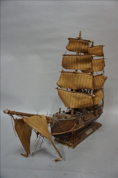 Maquette Maquette de voilier "Bric barca". 40x53x12 cm
