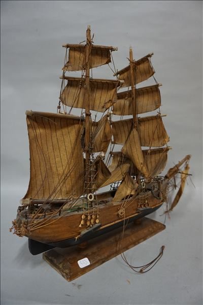 Maquette Maquette de voilier "Bric barca". 40x53x12 cm