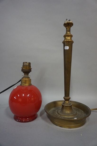 null Lamp stand in bronze (29 cm) and Berger lamp in red opaline glass.