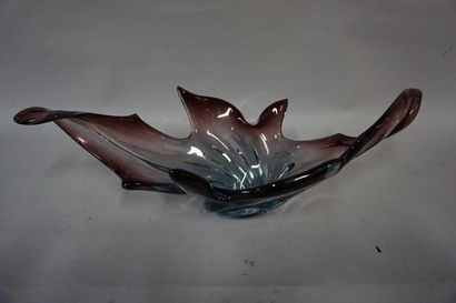 COUPE Large coupe en cristal bleu et violet. 57x25x20 cm