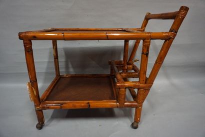 null Table servante à roulettes à deux plateaux, en bambou et osier. 70x82x50 cm