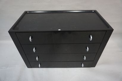 COMMODE Commode noire à quatre tiroirs Interlübke. 65x96x48 cm