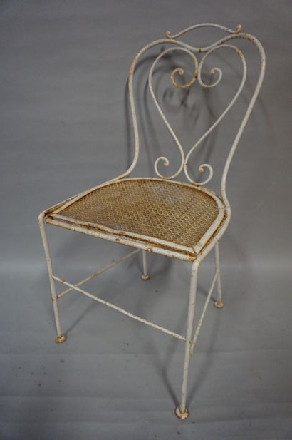 CHAISE Chaise de jardin en métal laqué blanc.