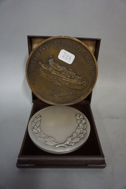 MÉDAILLES Two medals: "La Calypso/Commandant Cousteau" and "National Sea Rescue ...
