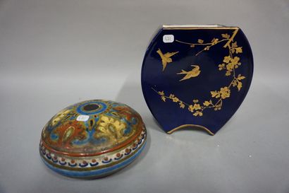 null Blue porcelain vase with gilded decoration of trendy birds (15x14x8 cm) and...