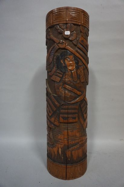 null Carved wooden roll with samurai decoration. 45x12 cm