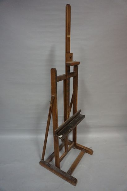 CHEVALET Chevalet en bois foncé. 150x58x53 cm (replié)